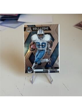 🔥 2025 Barry Sanders Panini Mosaic Hall of Fame Card. Detroit Lions